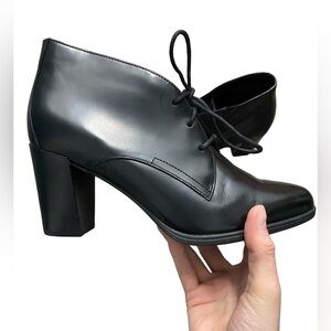 NWOT Clark’s leather 3” he’ll booties, Sz 8.5